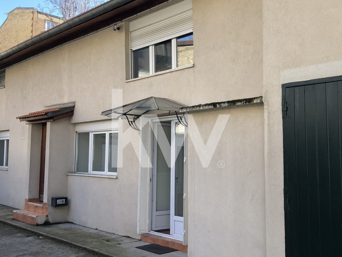 Ensemble immobilier professionnel de 194 m²