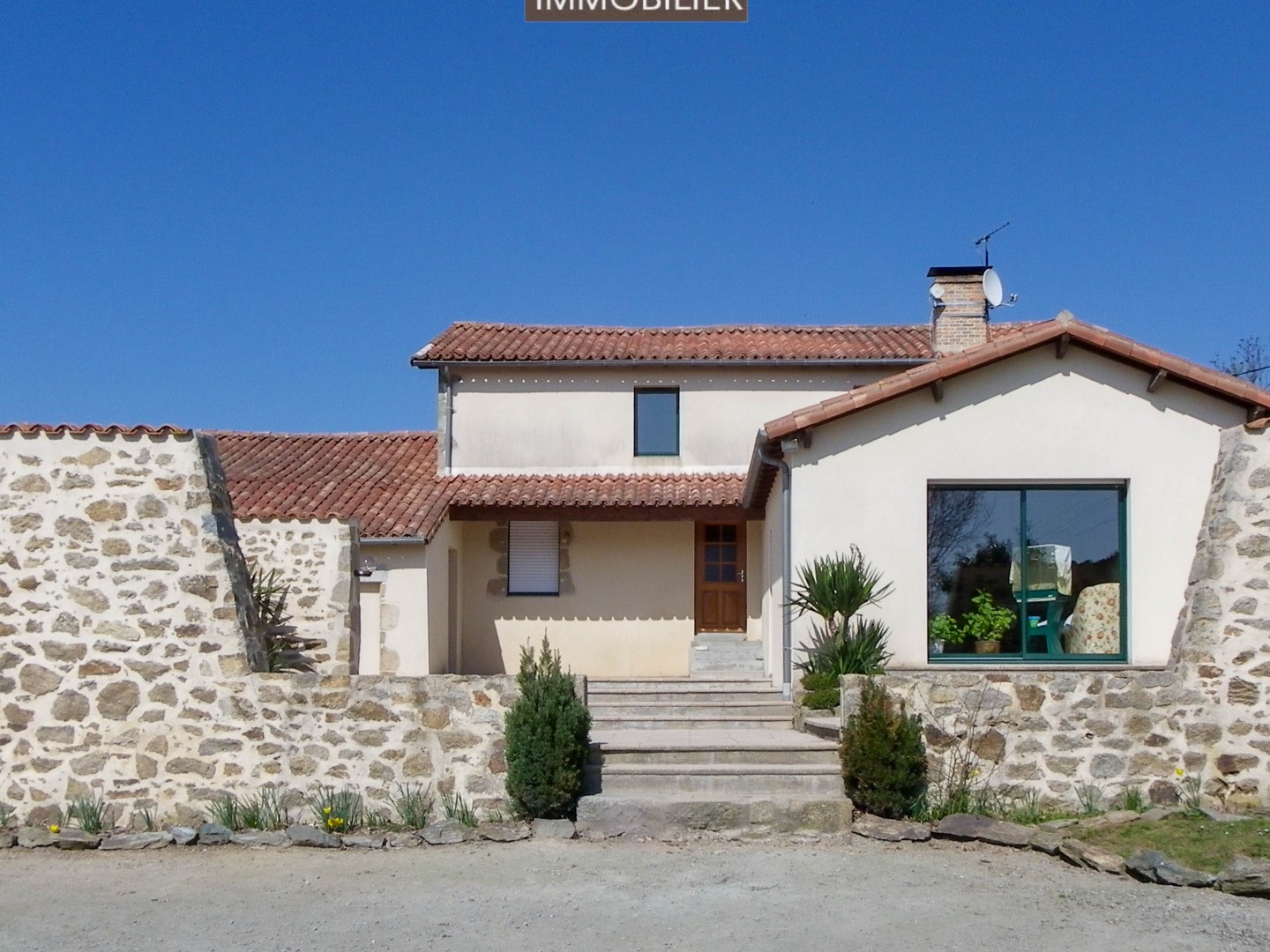 Opportunité dans le Bocage Bressuirais Ensemble immobilier à fort potentiel
