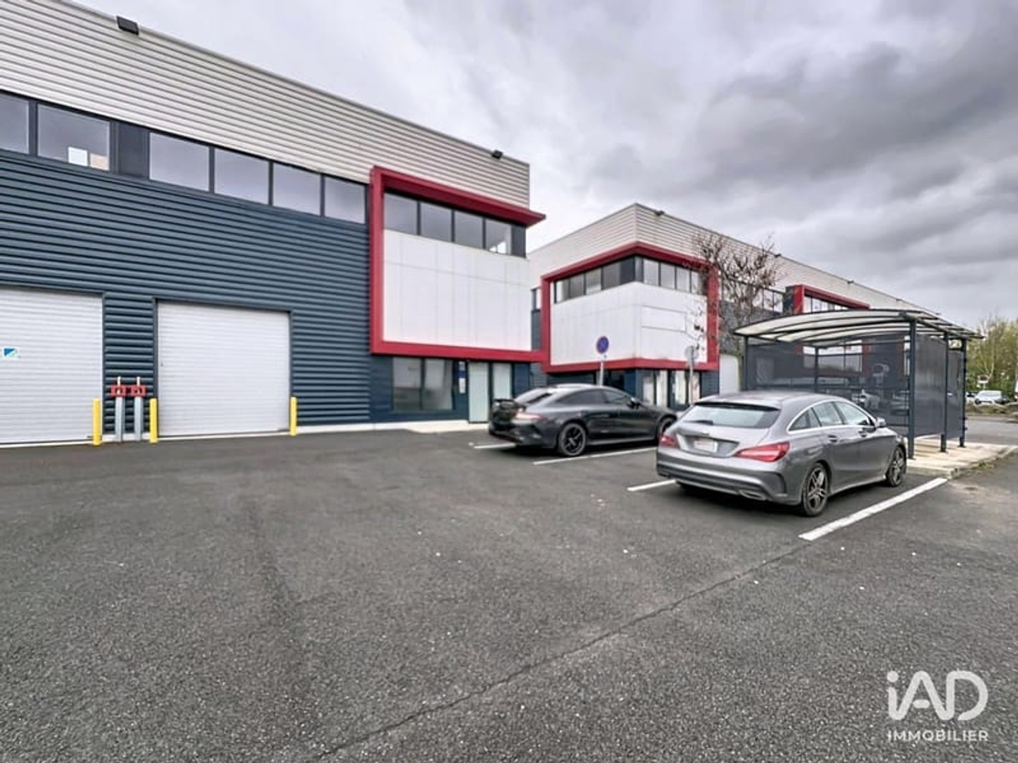 Immeuble commercial 270 m²
