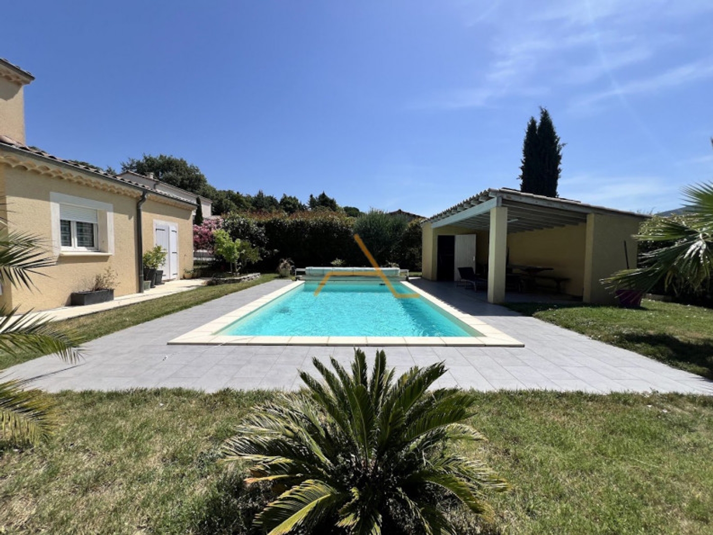 Maison à vendre - 7 pièces - 140m2 - La Bégude-De-Mazenc (26160)