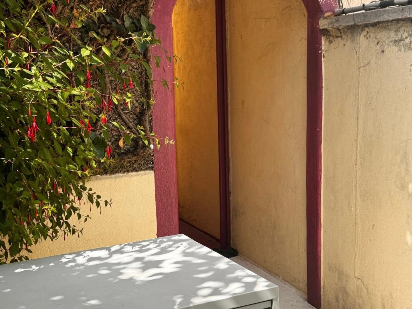 VILLEJUIF - Charmante maison individuelle avec jardin, terrasse et fort potentiel - 86 m² sur 351 m² de terrain
