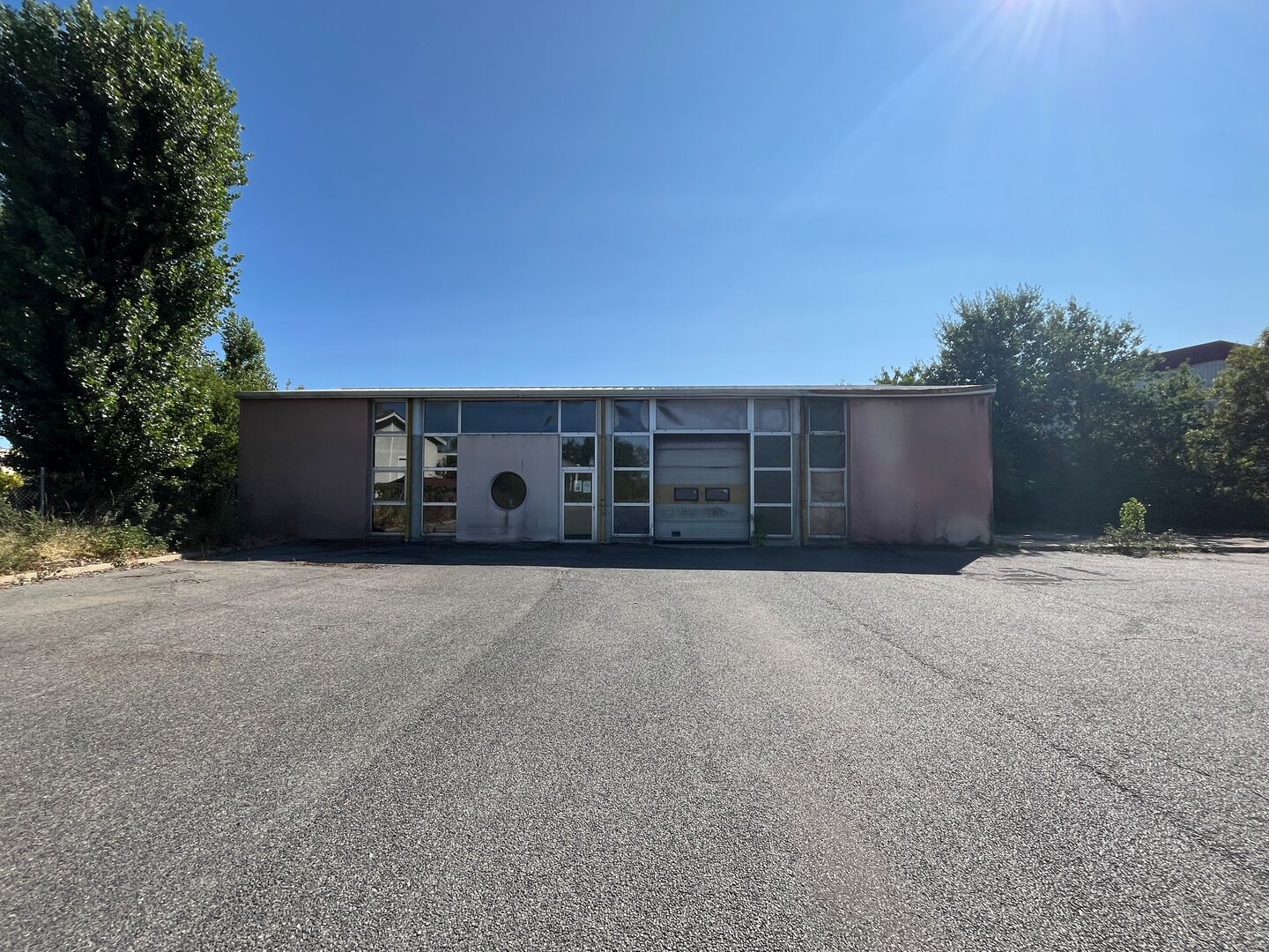 Local industriel 200 m²