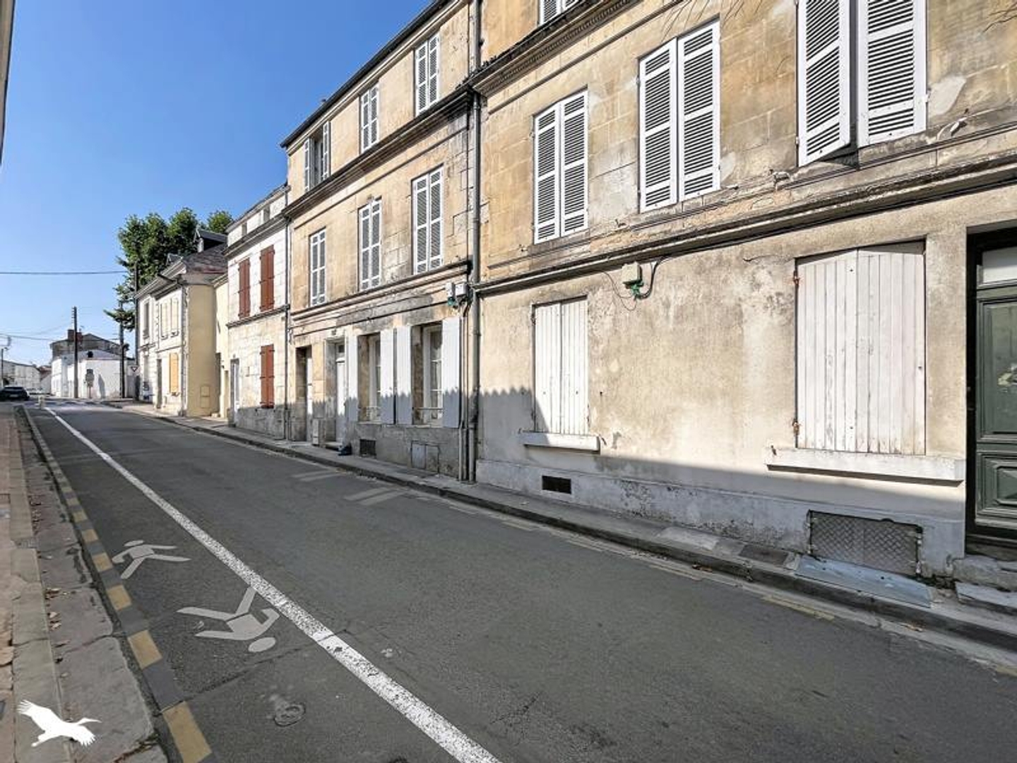 Immeuble à vendre - 203m2 - Saintes (17100)