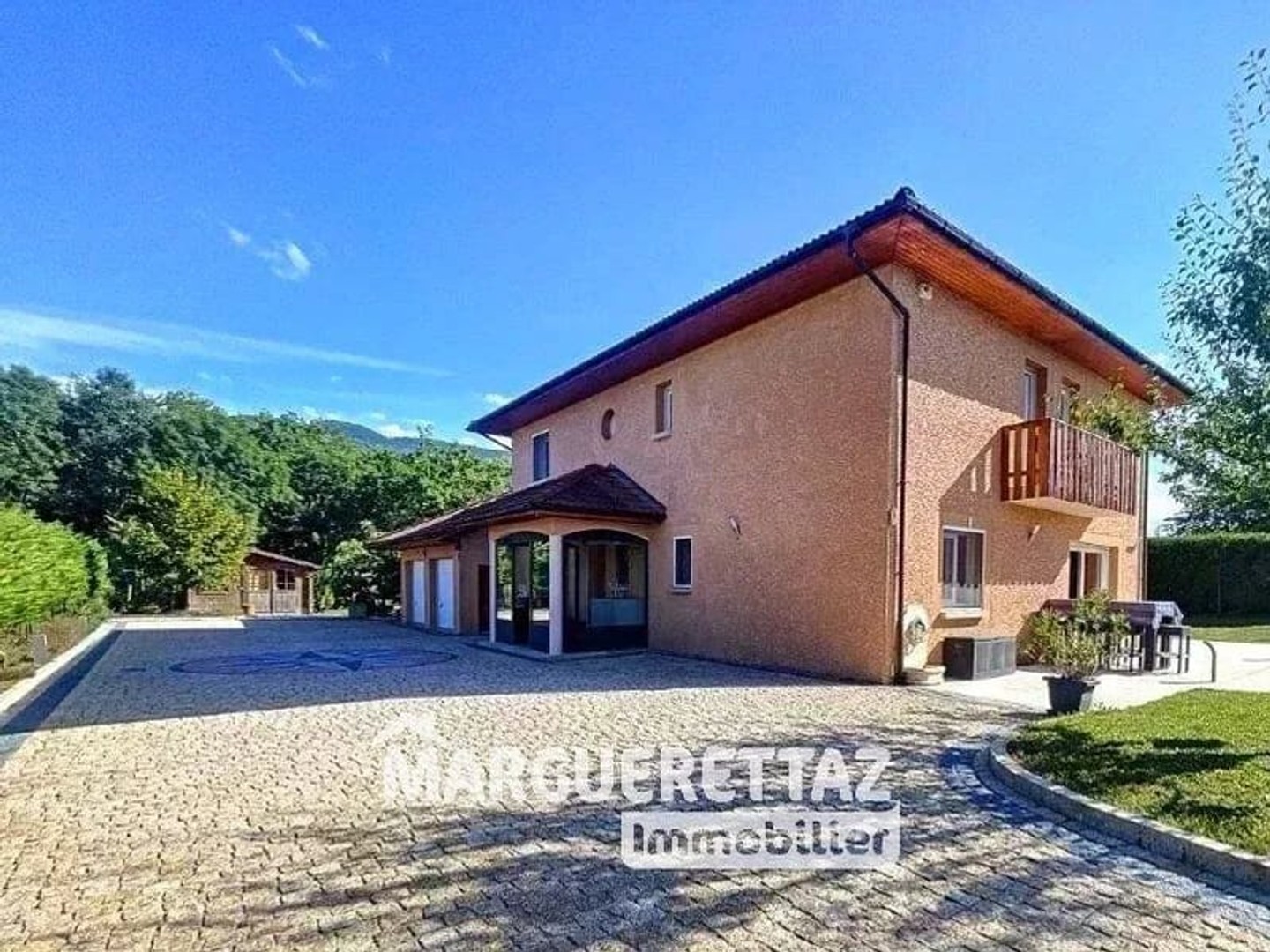 Propriété 10 pièces - 352,81 m² habitables - avec piscine et jac