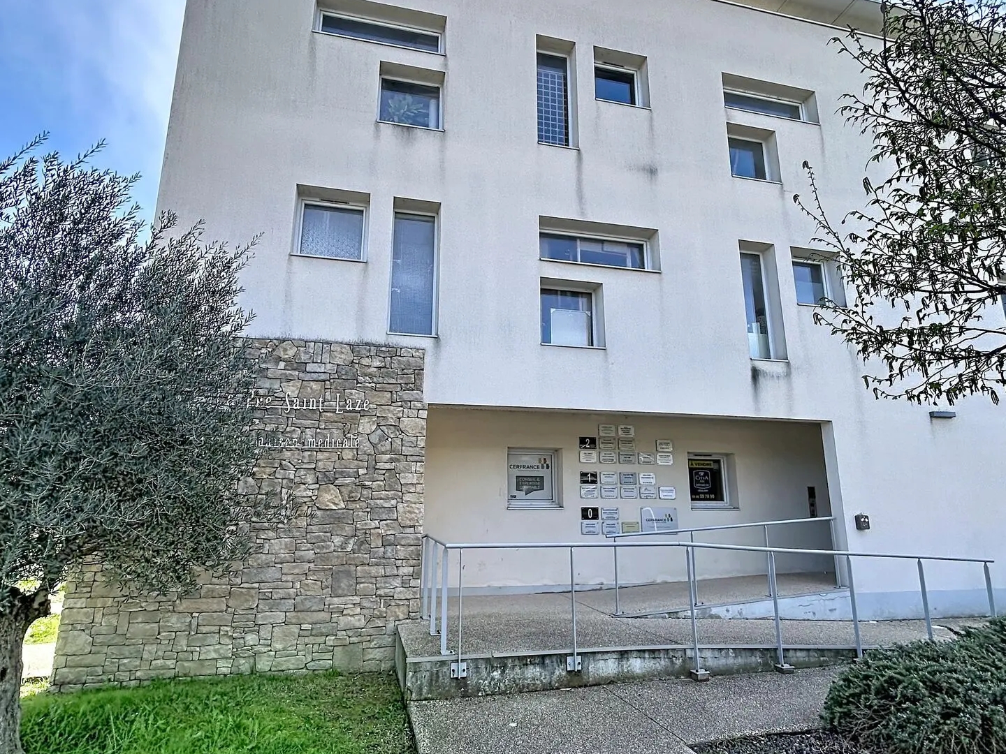Local professionnel 7 pièces 148 m²