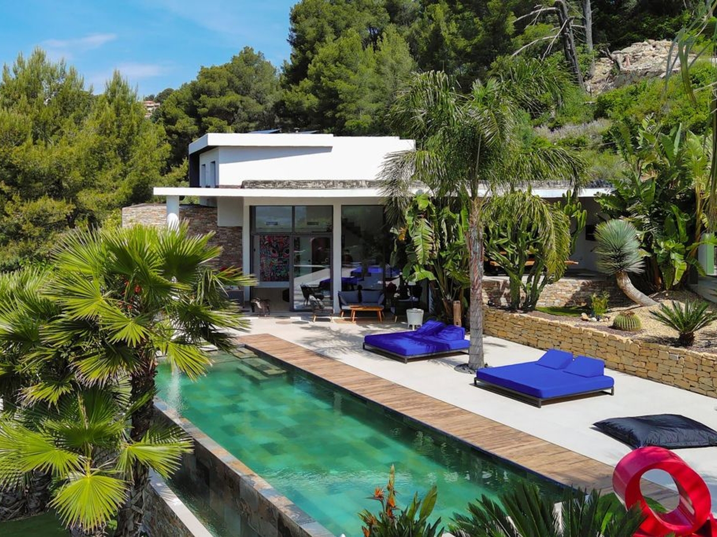 Local 8 pièces 343 m²