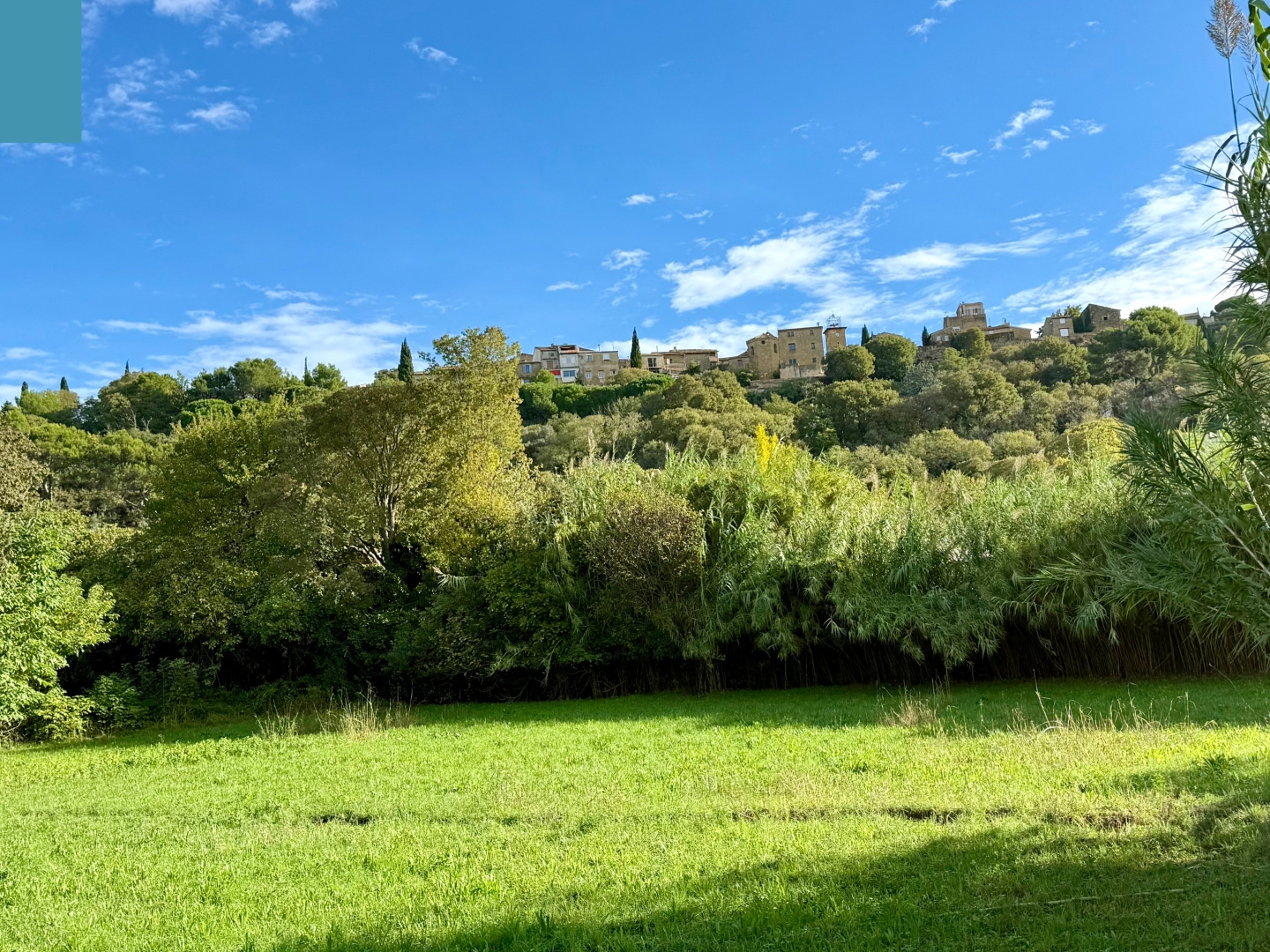 NOUVEAUTE RARE A LA VENTE - Terrain à bâtir de 1 768 m² avec Permis déposé - 510 000 € FAI