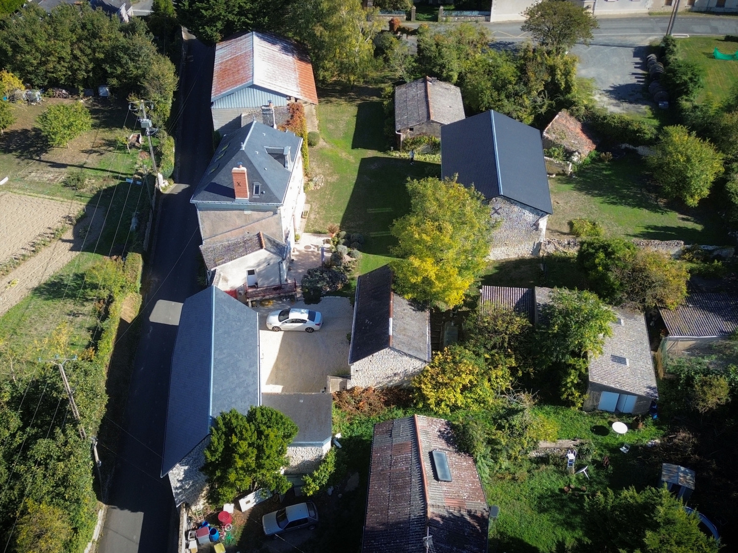 Belle propriété en tuffeau avec dépendances et potentiel de gîte