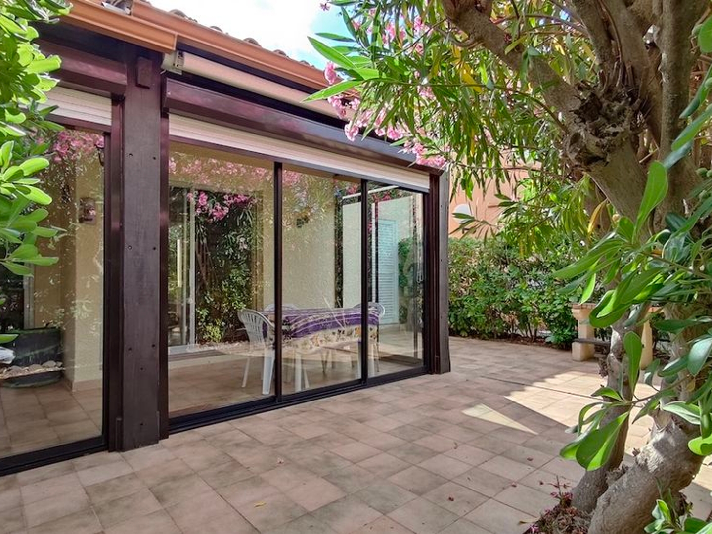LE CAP D'AGDE : Situé secteur CLAPE / Entre la Roquille plage / Môle et le Port: Villa de 39m² (Hors véranda) au calme 3 faces.