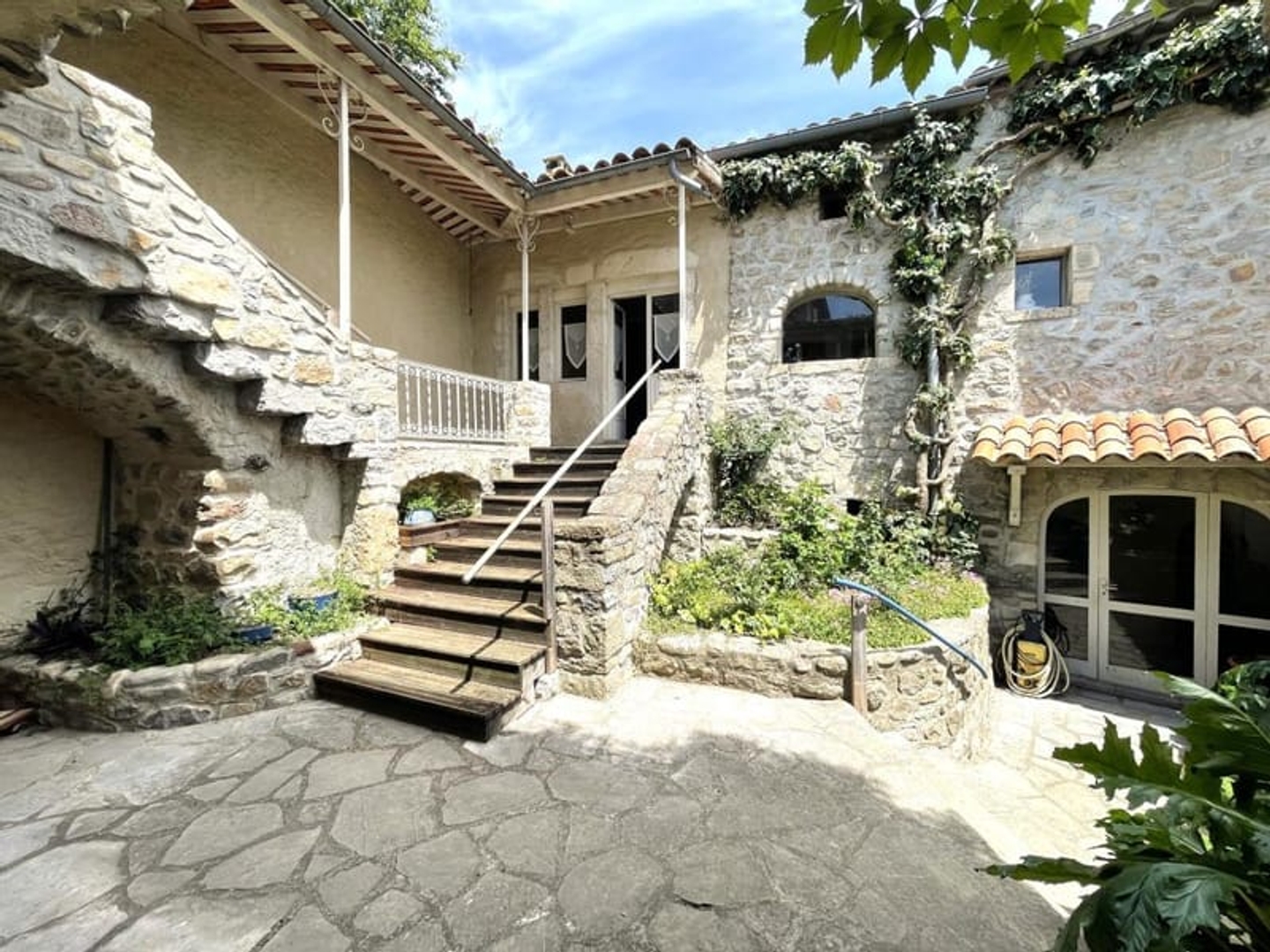 Exclusivité Rare à Vallon Pont D'Arc Tènement immobilier en pierre avec vue panoramique