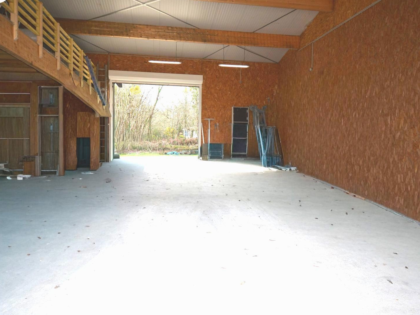 Locaux à vendre - 425m2 - Targon (33760)