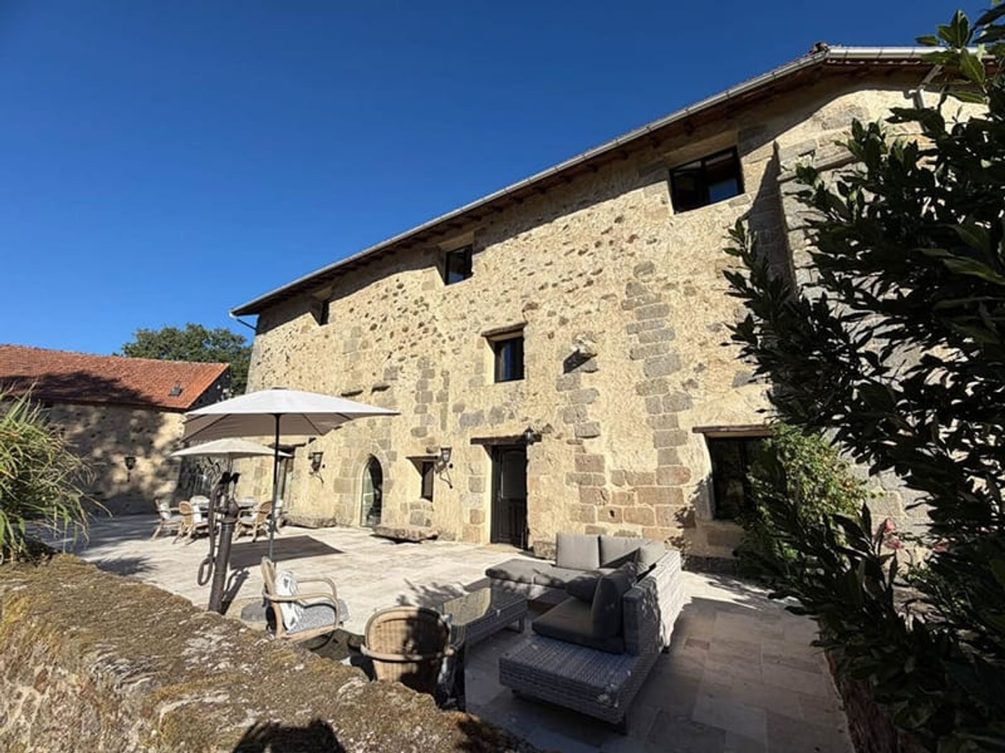 Maison à vendre - 6 pièces - 268m2 - Bessines-Sur-Gart... (87250)