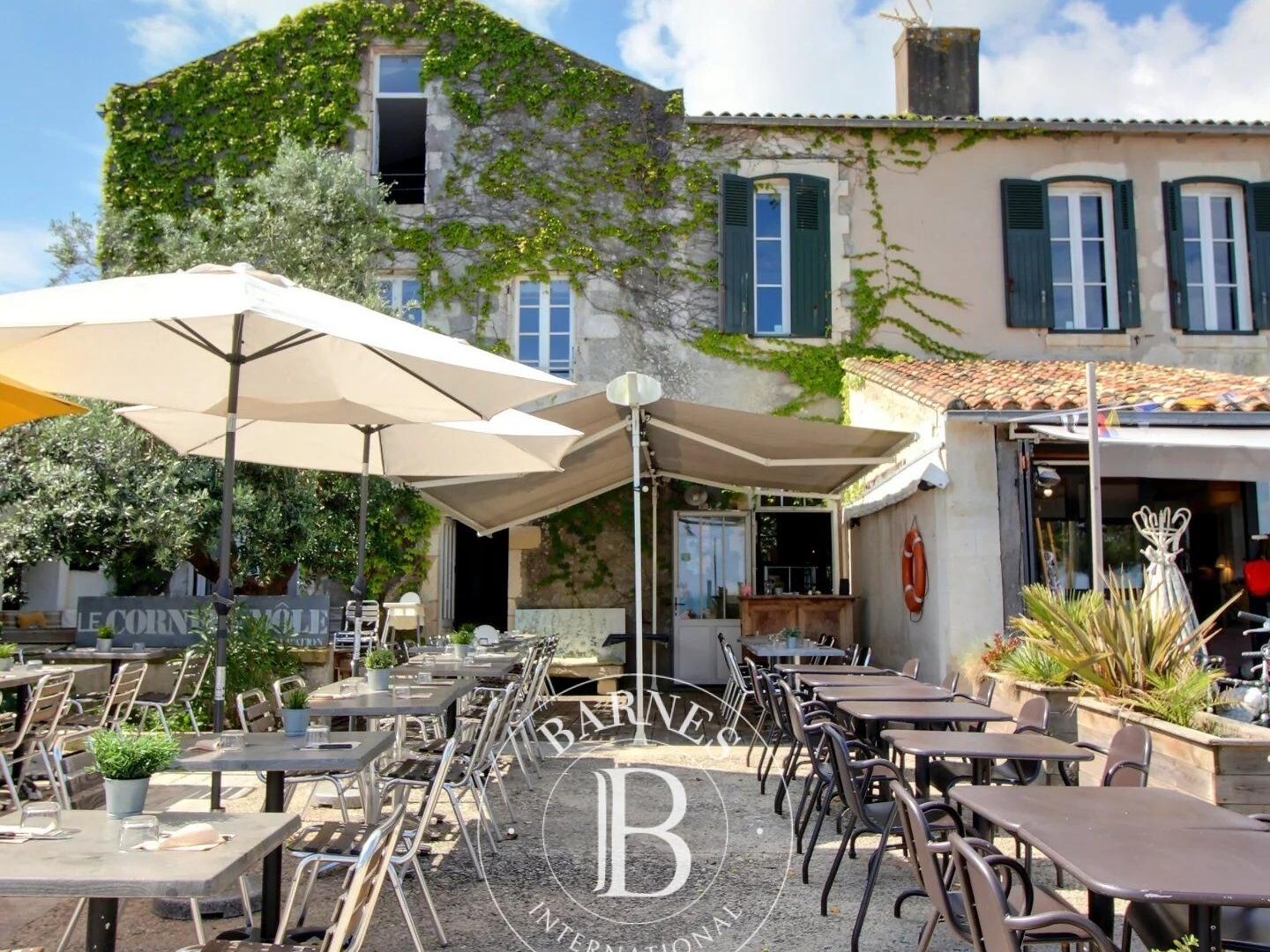 Ensemble immobilier à vendre sur le port - La Flotte