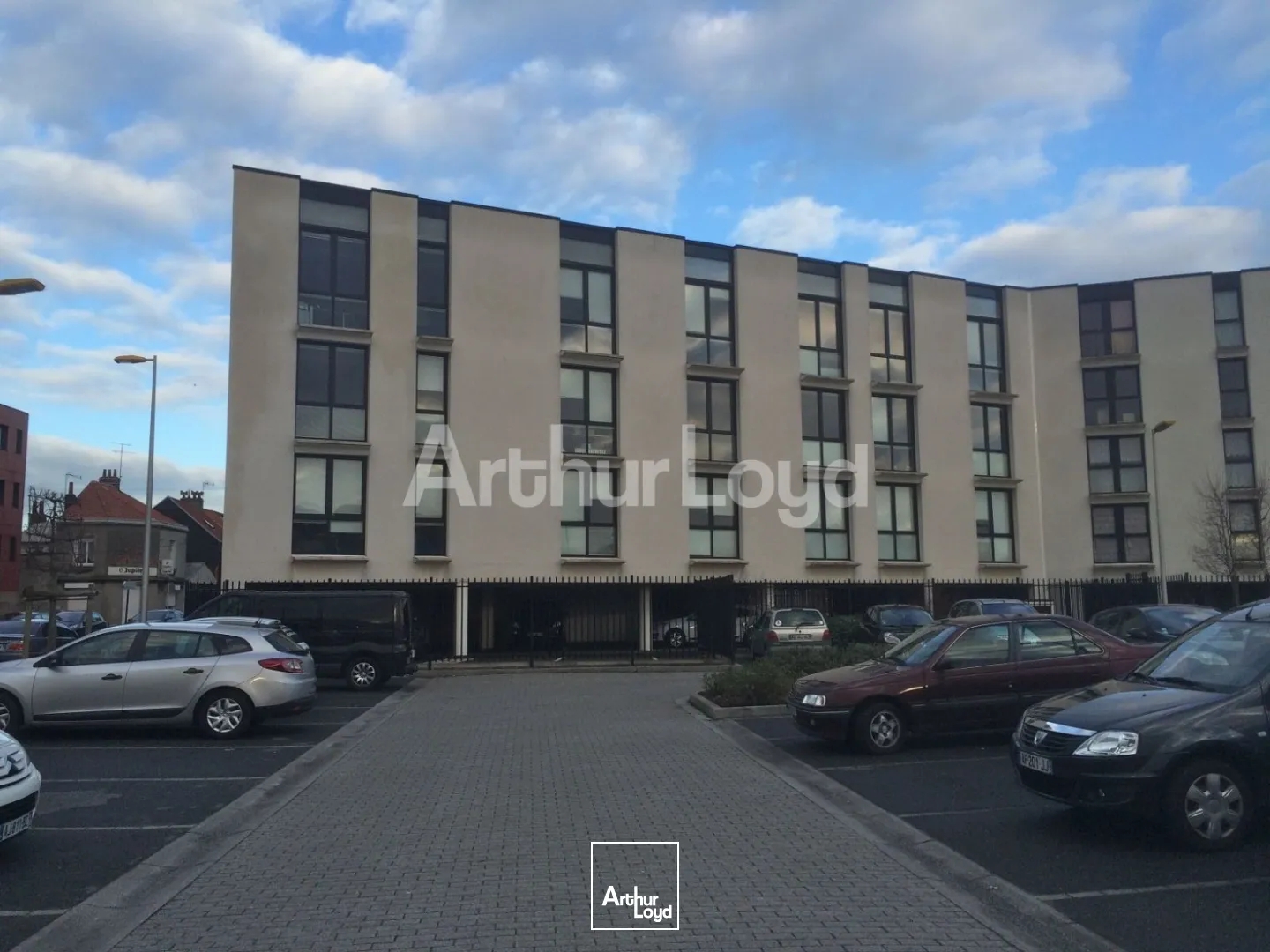 À VENDRE - ENSEMBLE IMMOBILIER TERTIAIRE - CENTRE-VILLE DE CALAIS