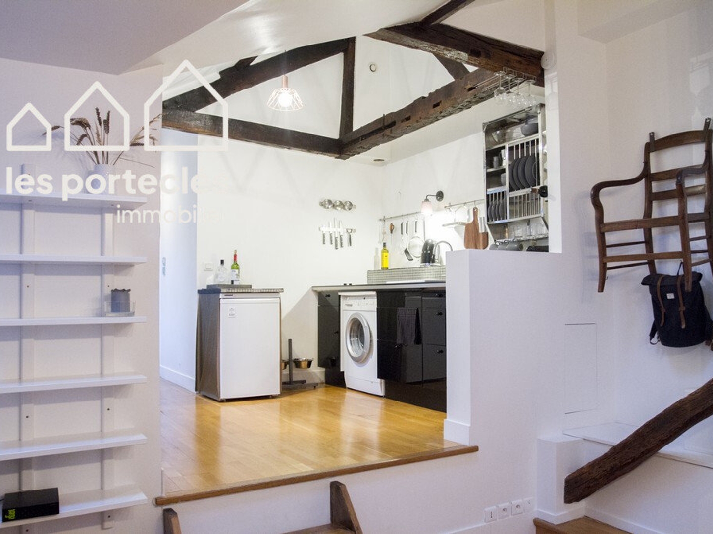 URGENT - T2 ou Studio sous les toits de Paris