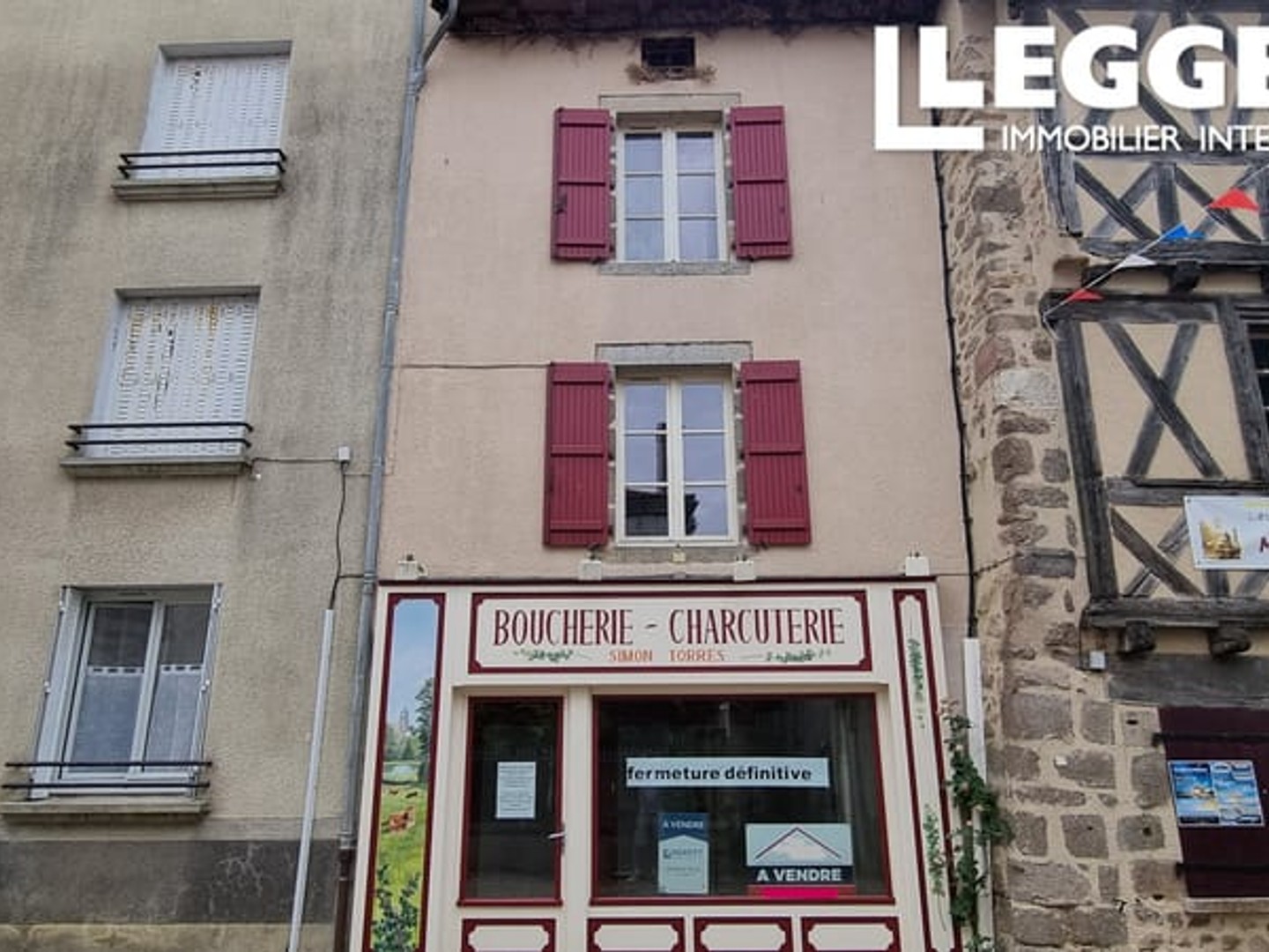 Fantastique opportunité de créer une maison unique au centre d'un charmant village