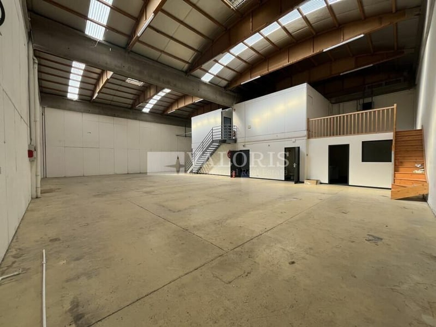 Magasin à vendre - 440m2 - Dardilly (69570)