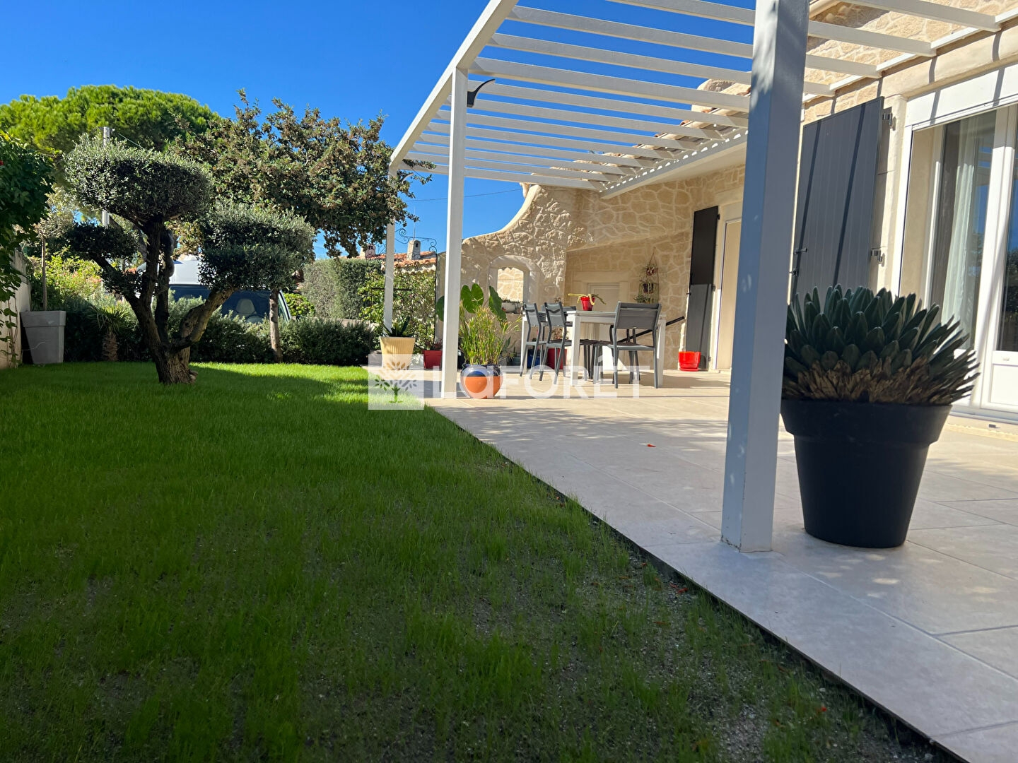 Maison à vendre - 4 pièces - 86m2 - Saint-Mitre-Les-R... (13920)