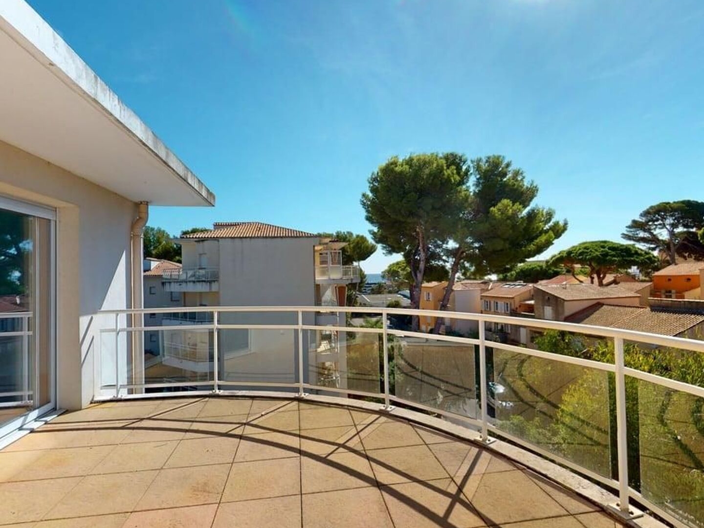 Appartement à vendre - 3 pièces - 72m2 - Hyères (83400)