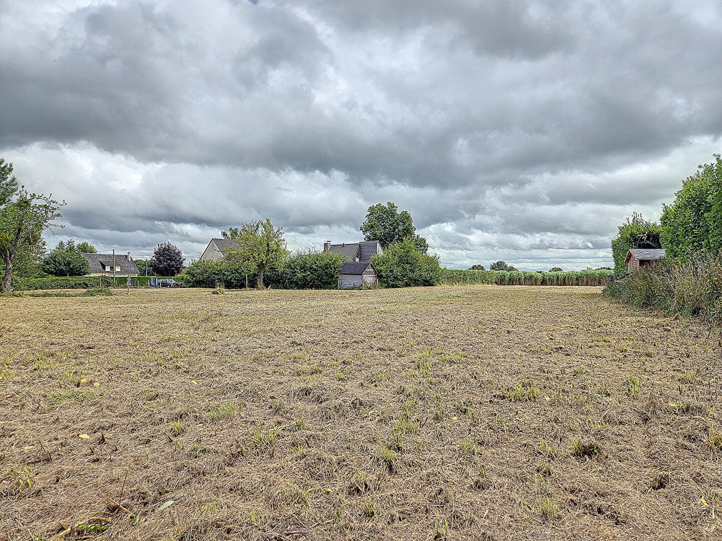 Terrain 900 m²