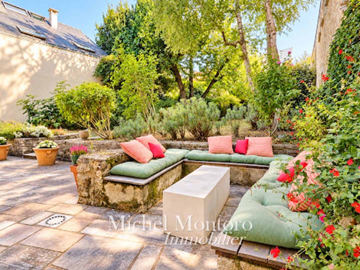Maison 9 pièces 301 m²