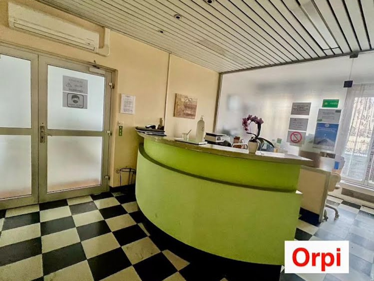 Local commercial 164 m²