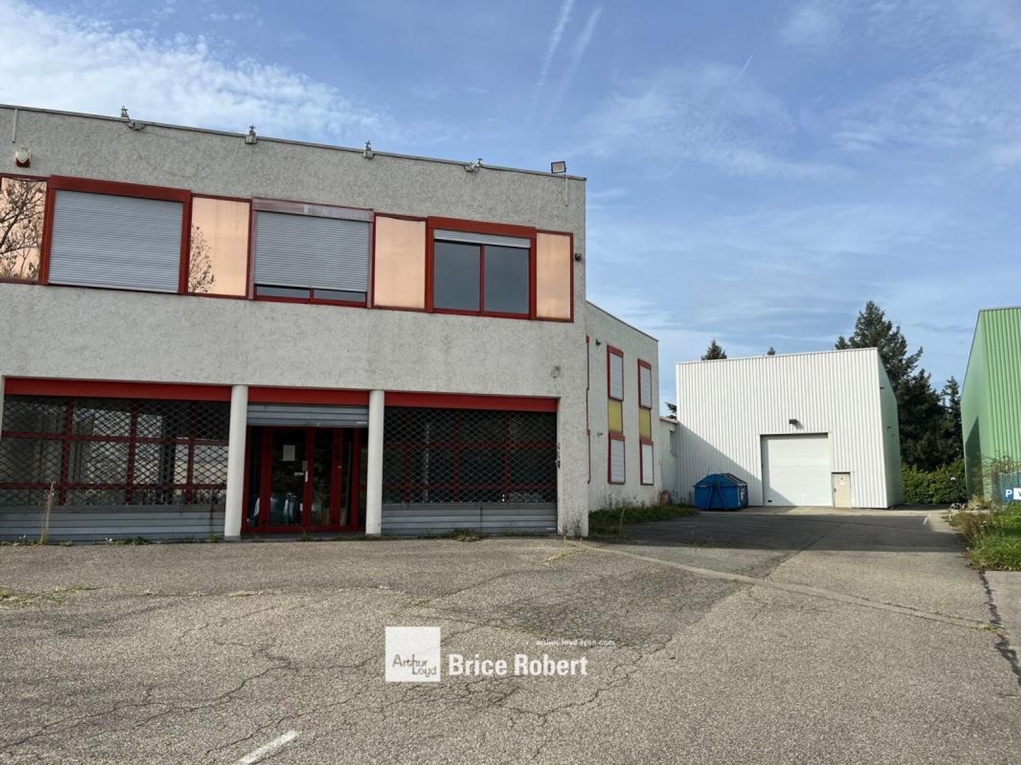 Locaux d'activités à vendre ou à louer à Brignais avec quais de déchargement