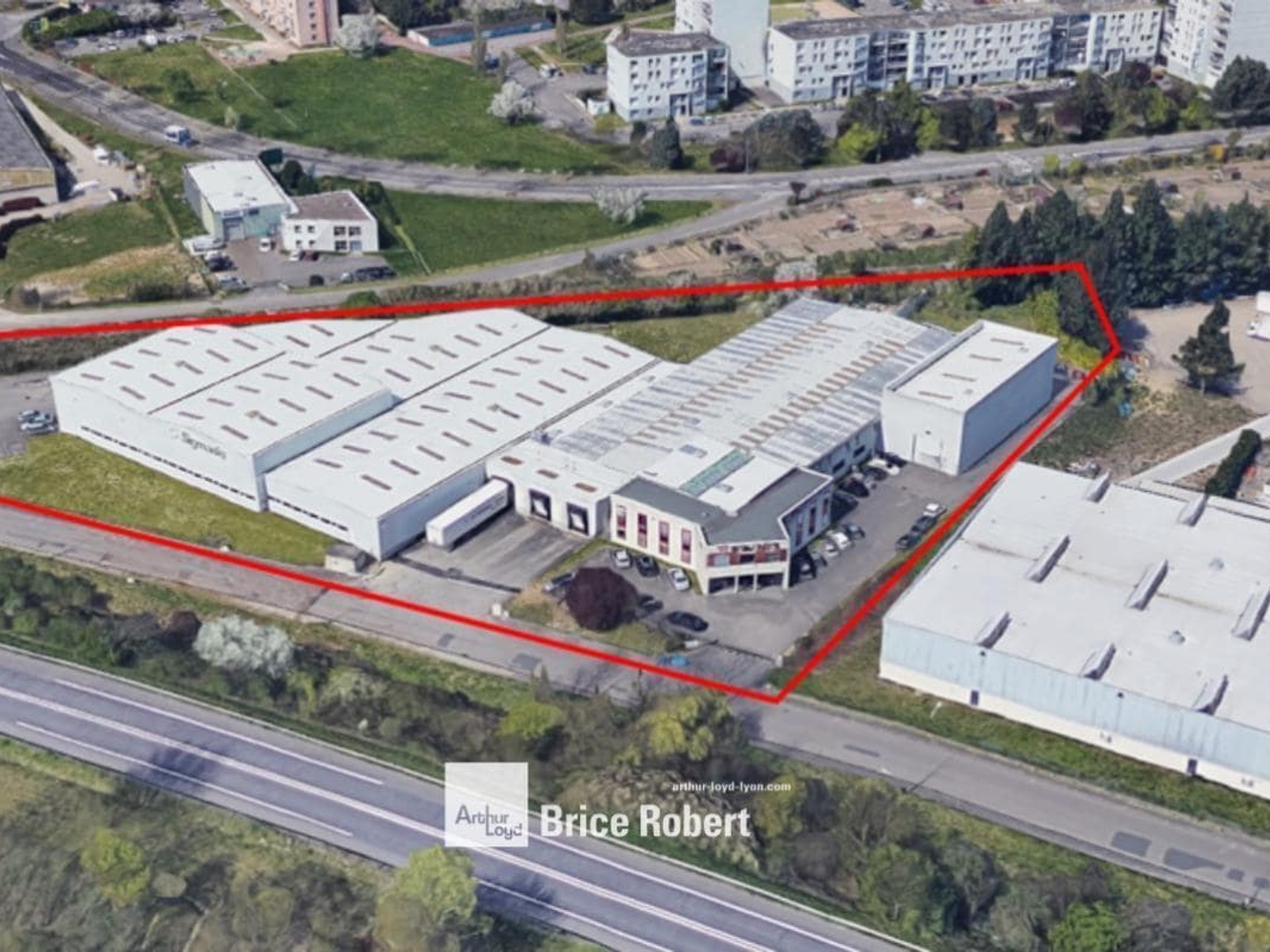 Locaux d'activités à vendre ou à louer à Brignais avec quais de chargement