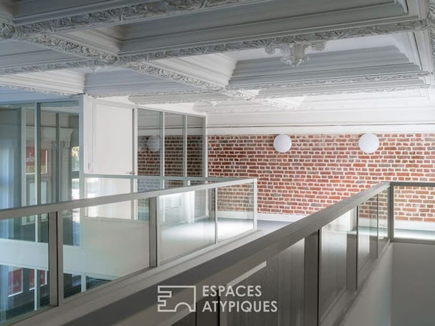 Local 8 pièces 220 m²