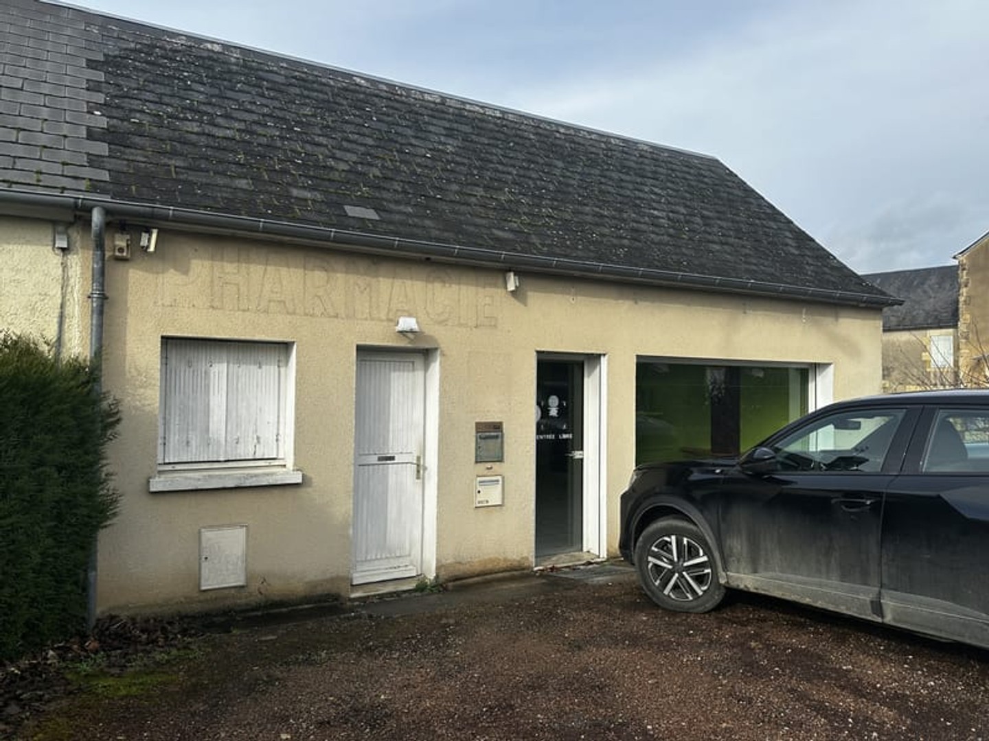 Ensemble immobilier - Maison d'habitation et local professionnel à Garchizy