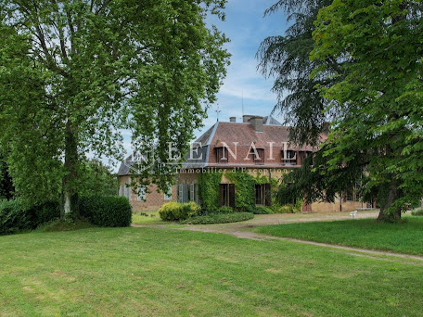 Château 16 pièces 700 m²