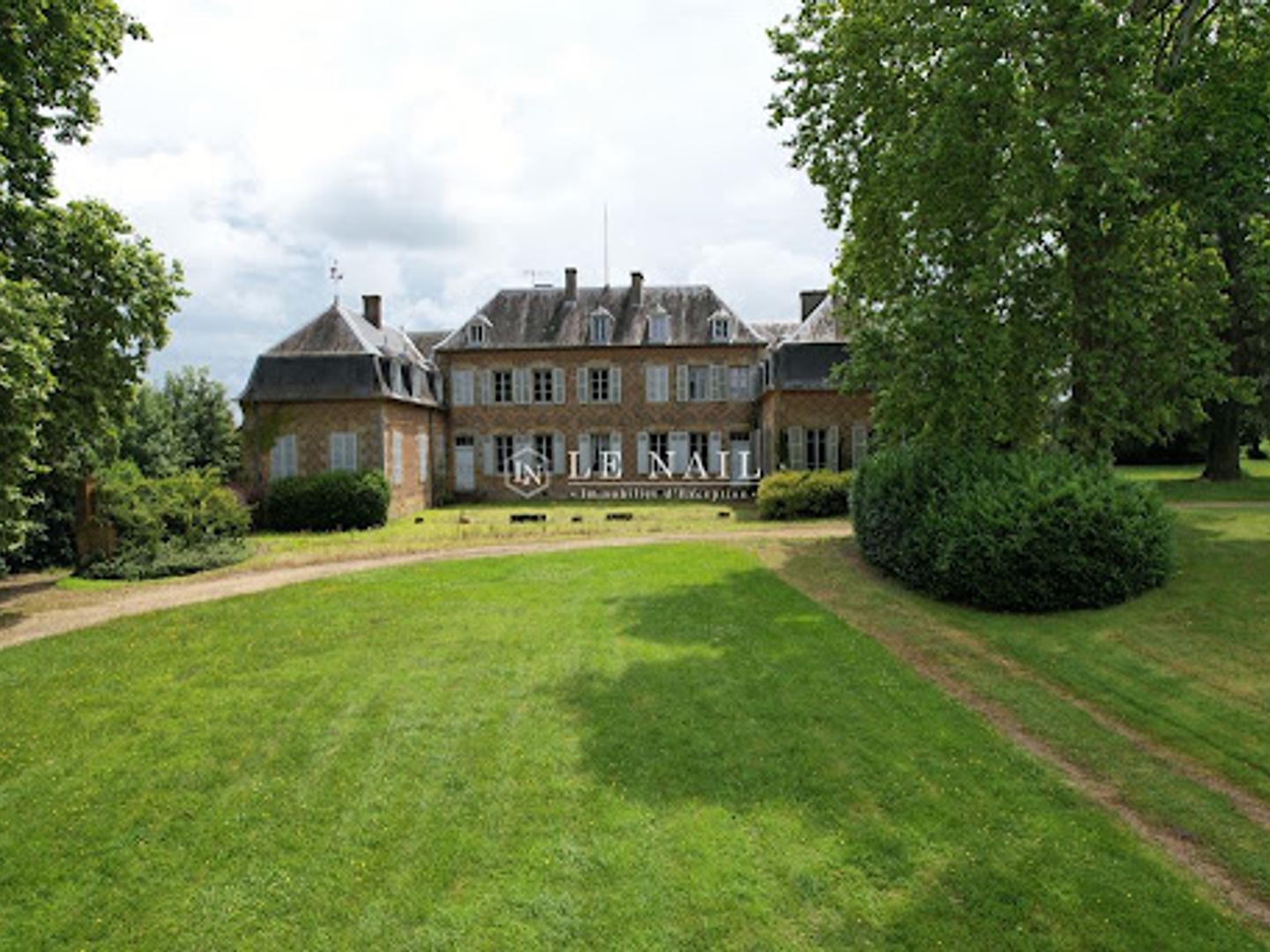 Maison à vendre - 16 pièces - 700m2 - Moulins (03000)