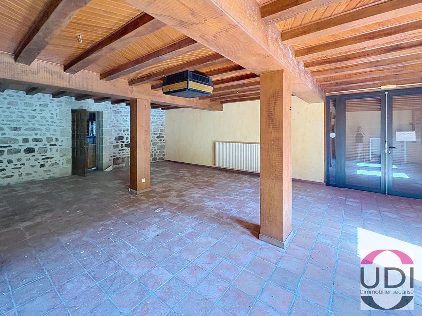 Magasin à vendre - 2000m2 - Jouillat (23220)