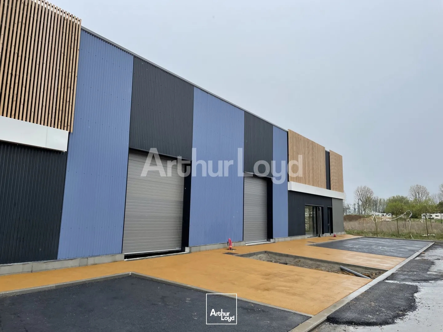 Locaux à vendre - 1299m2 - Sin-Le-Noble (59450)