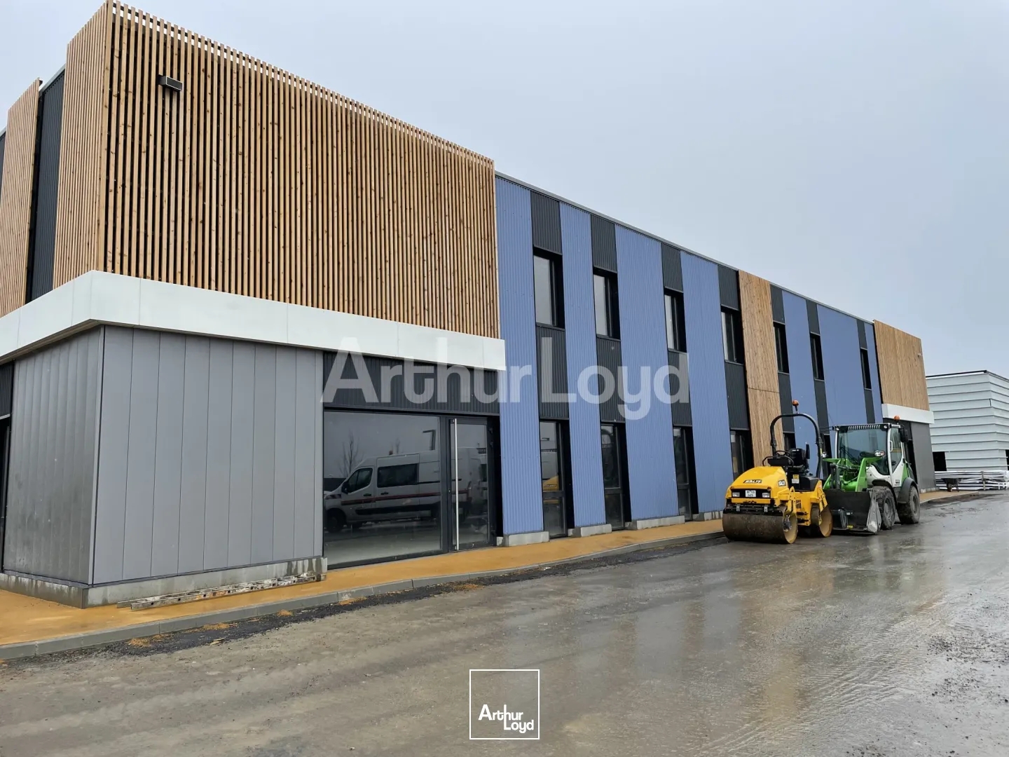 Locaux à vendre - 1299m2 - Sin-Le-Noble (59450)