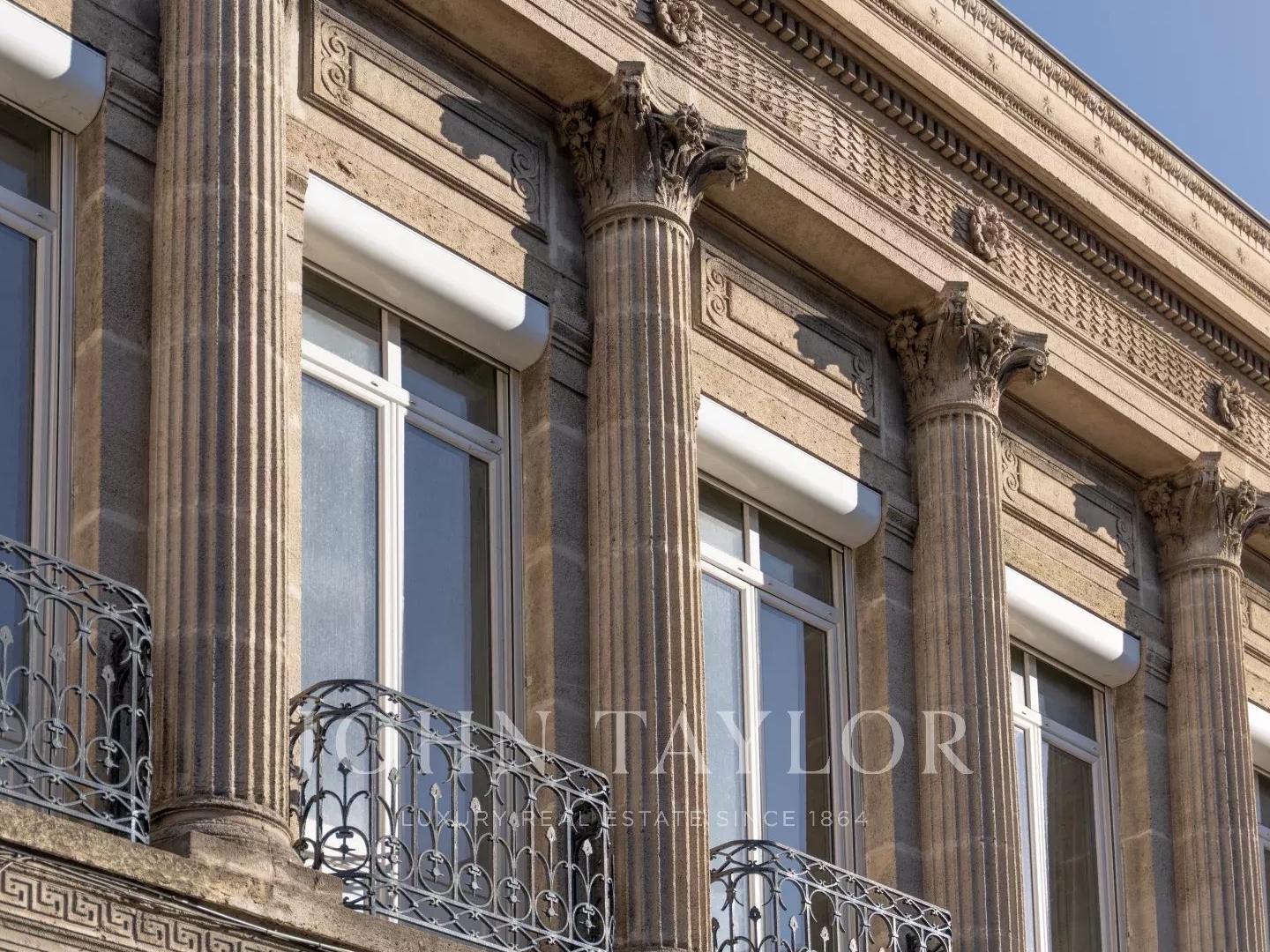SAINT SEURIN | MAGNIFIQUE MAISON DE VILLE À RÉNOVER AVEC JARDIN