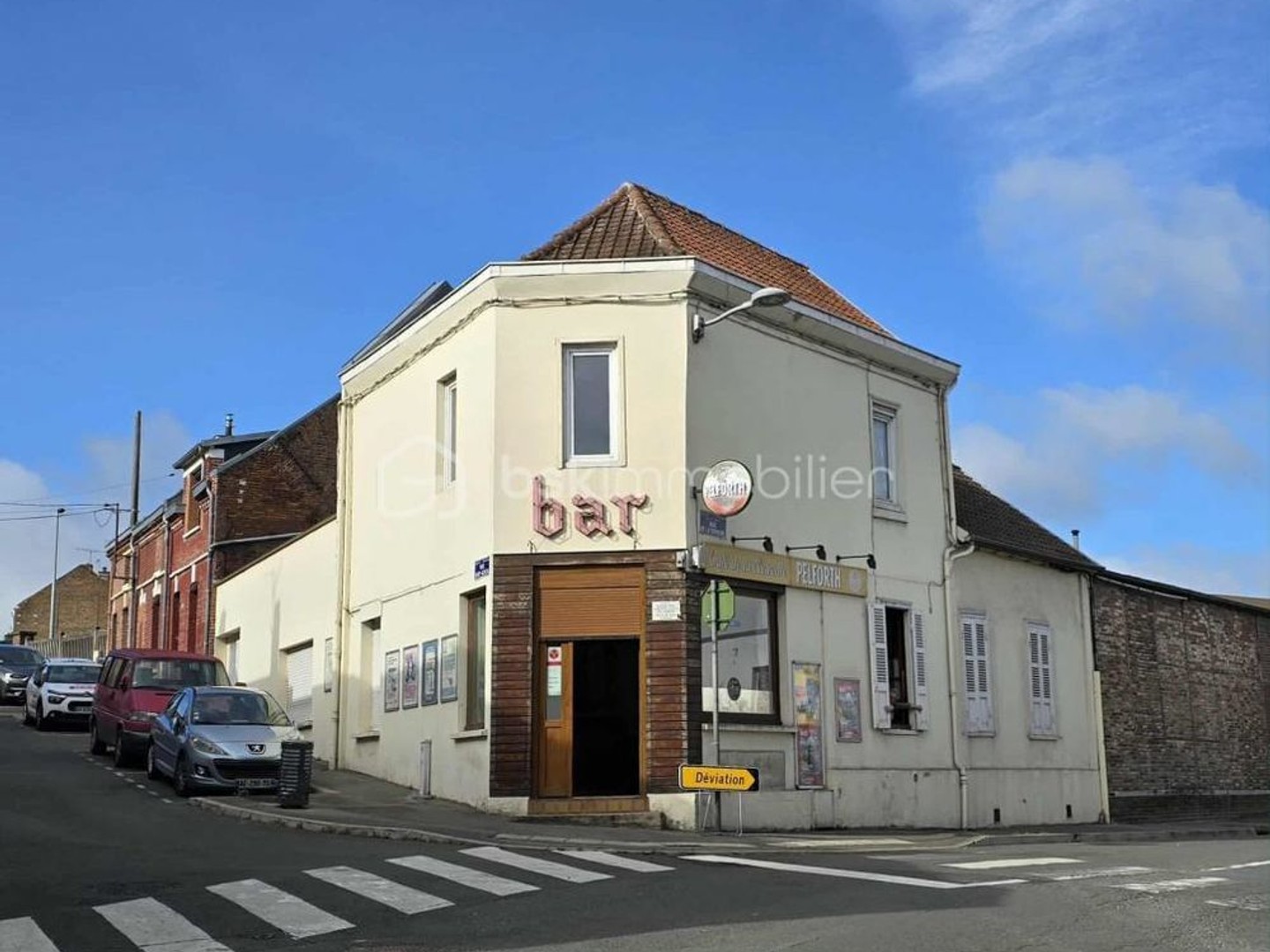 A vendre, quartier Saint-Acheul, ancien café ou résidence principale à rénover avec jardinet et garage