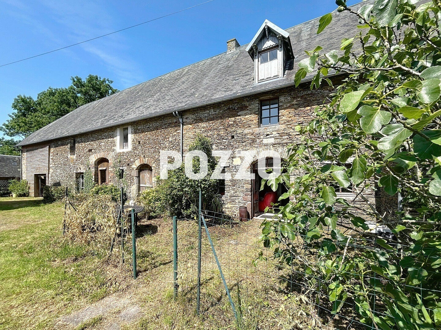 NOUVEAU à vendre Propriété comprenant deux maisons à SAINT-EBREMOND-DE-BONFOSSÉ