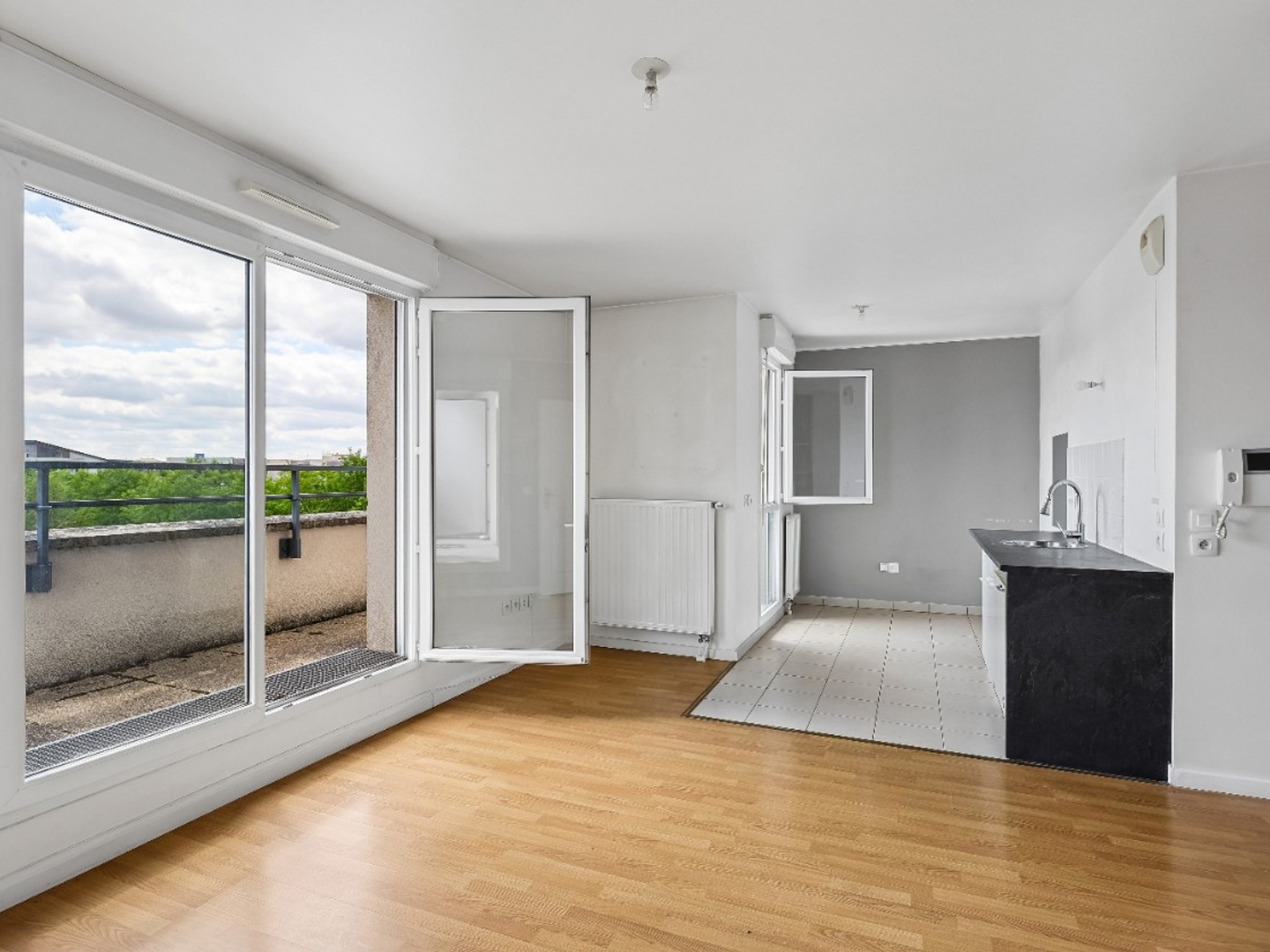 GRAND 2 PIECES DERNIER ETAGE