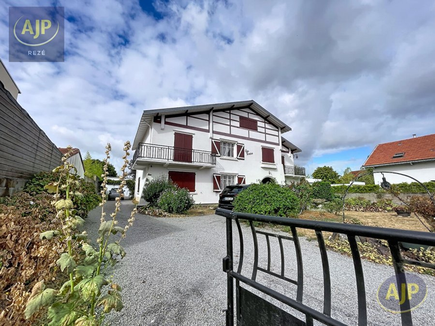 Maison 7 pièces 240 m²