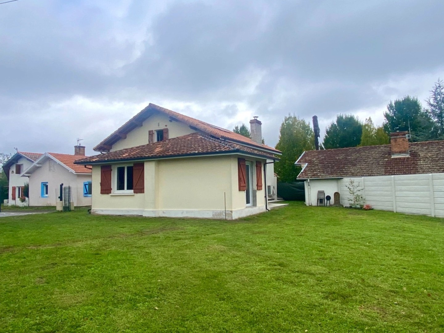 Maison totalement rénovée de 5 pièces Proche du lac d'Arjuzanx (40) à Arengosse.