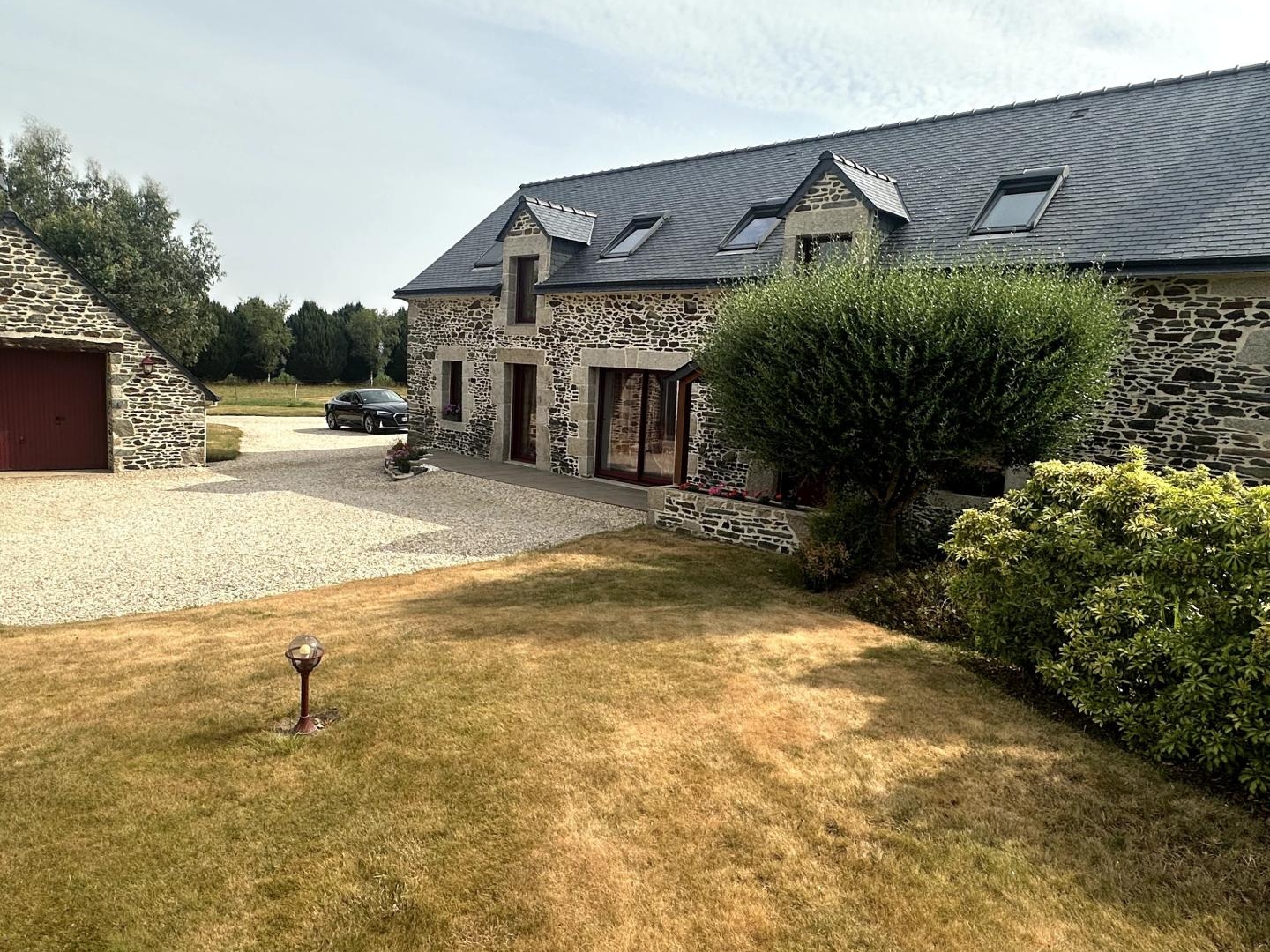 Maison rénovée avec goût sans vis à vis