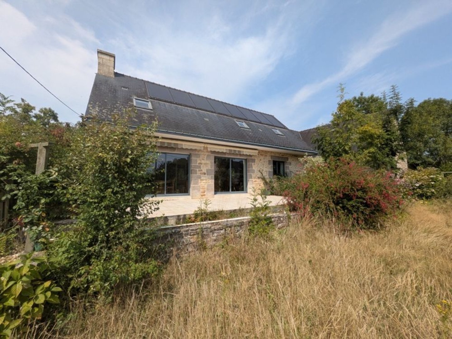 SAINT CARADEC TREGOMEL ENSEMBLE DE 4 LONGERES DE 438M² ENVIRON SUR PARCELLE DE 4400M² AVEC PUITS
