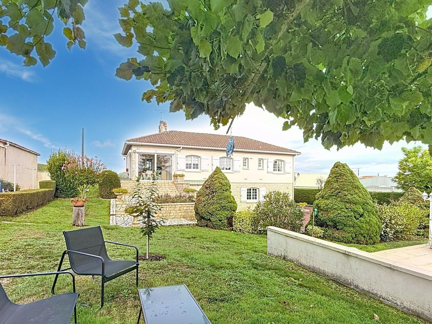 Propriété avec piscine de 200 m² au coeur de Châteauneuf-sur-Charente