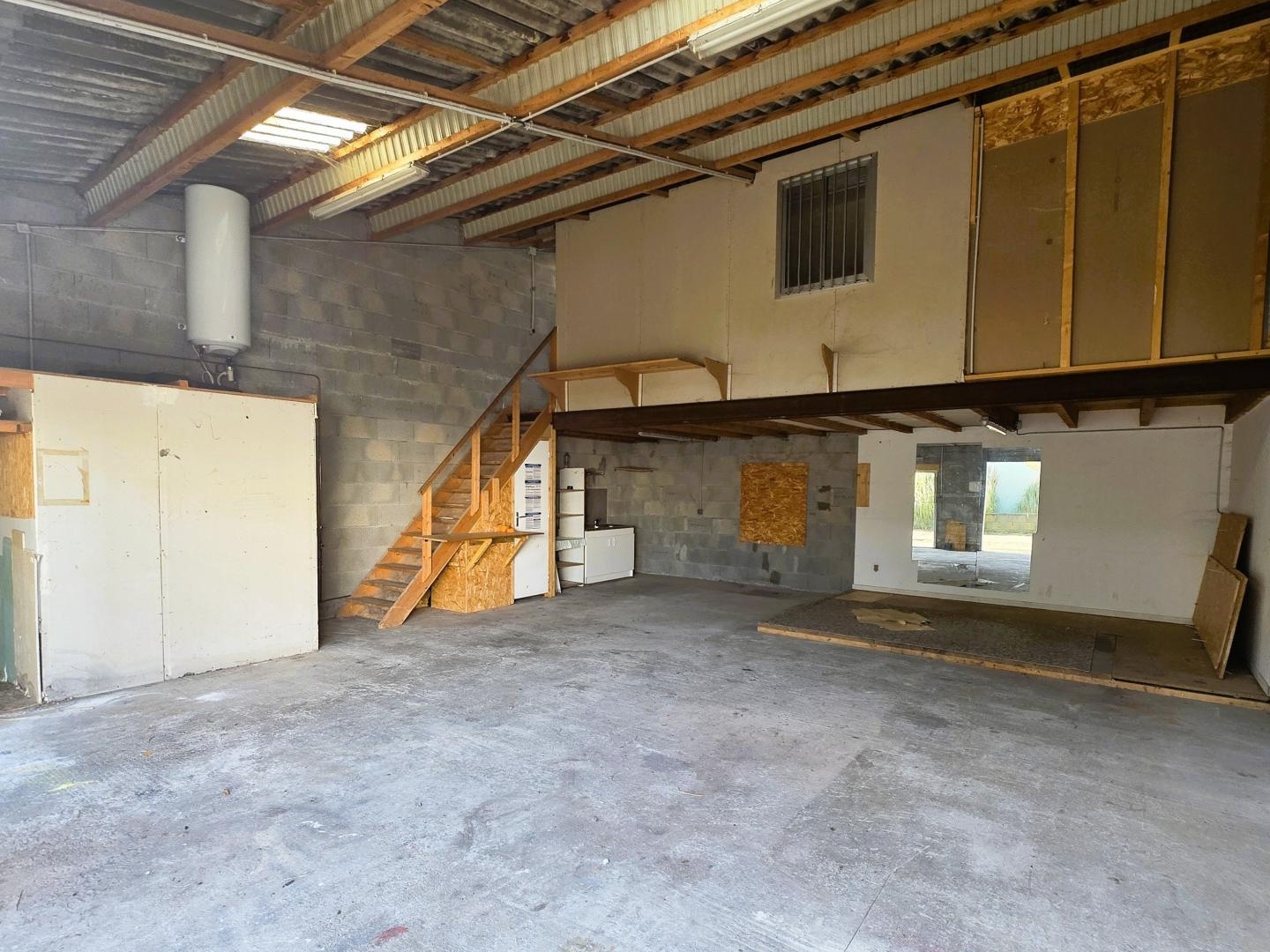 GARAGE / ENTREPOT