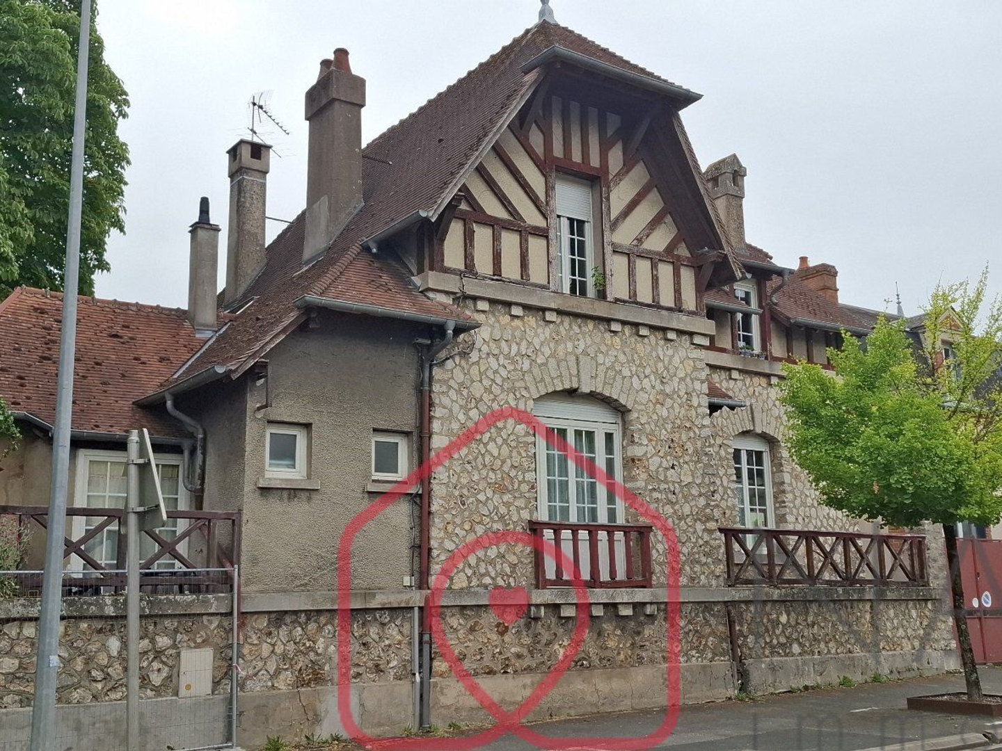 Immeuble locatif -2 T3- 153 m² hab.