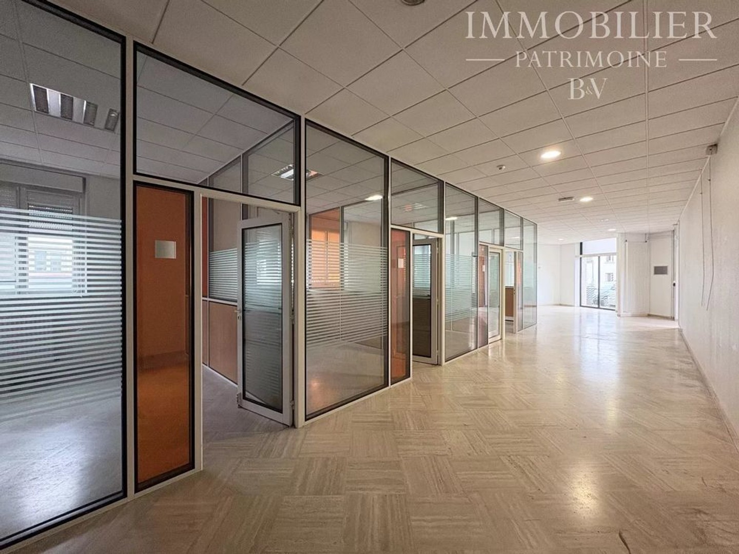 A VENDRE - ENSEMBLE DE BUREAUX DIVISIBLES - ENVIRON 5 000 M²