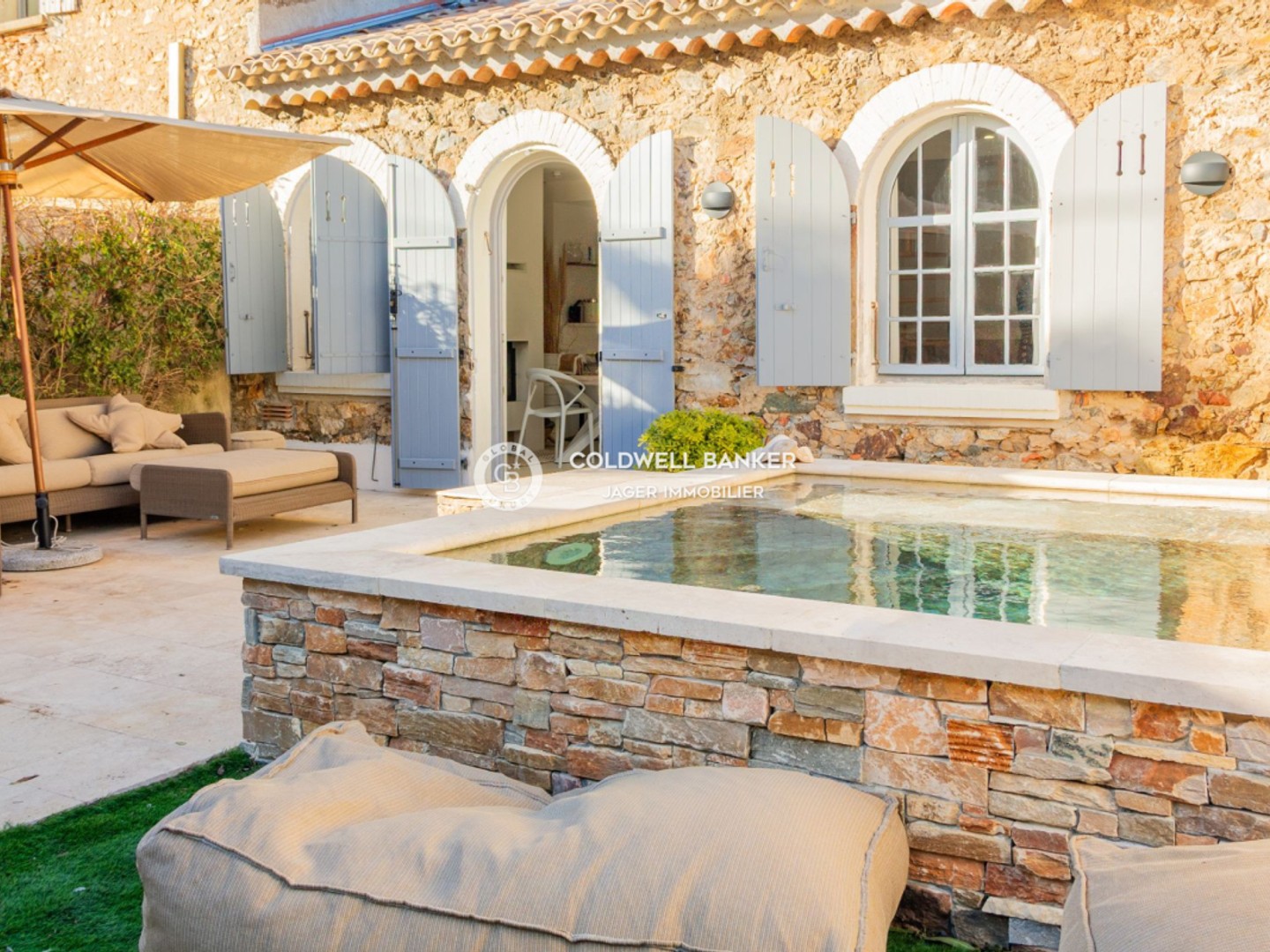 Charmante maison en pierre avec piscine et jardin -
