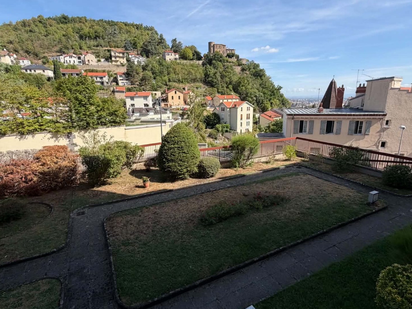 Appartement T2 rénové avec place de parking