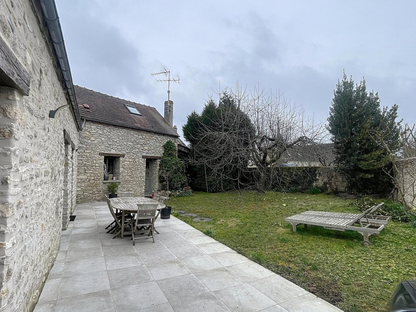 Charmante maison de 5 pièces, dans joli village